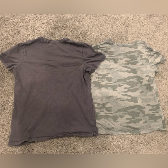 Vneck tshirt bundle. Size medium. - Picture 7 of 8